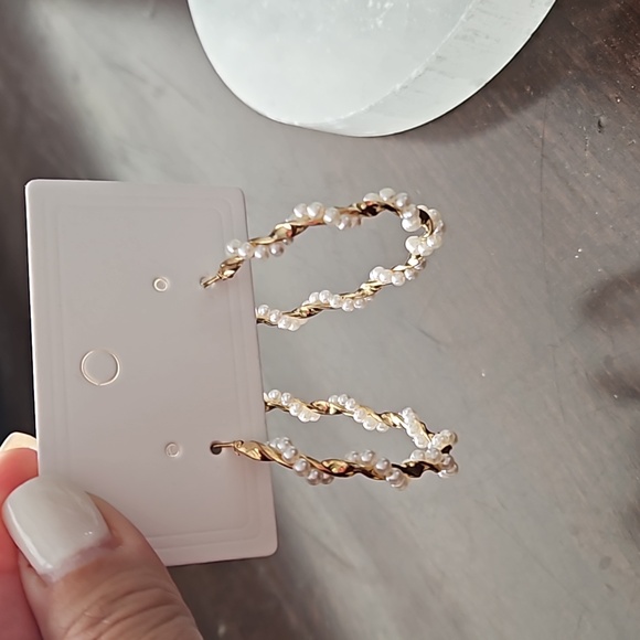 Pearl and Gold Twist Hoop Earrings - Picture 3 of 4